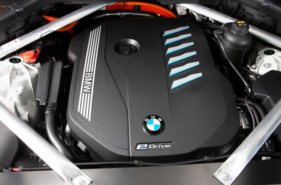 Моторный отсек BMW X5 xDrive45e iPerformance (G05) 2019 года  (WW) (фото 82 из 102)